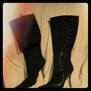 Ladies Knee High Black Boots w/Hook&Eye S Design